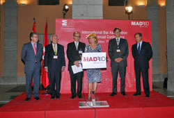 Aguirre en la toma de posesión de la alcaldesa de Madrid, Manuela Carmena, en el Ayuntamiento de Madrid, el 13 de junio de 2015