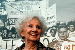 La presidenta de las Abuelas de Plaza de Mayo halla a su nieto tras 35 años Estela de Carlotto, presidenta de las Abuelas de Plaza de Mayo, en una fotografía de archivo en Buenos Aires el 24 de marzo de 2014