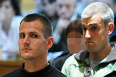 Estrasburgo condena a España por maltrato a los etarras del atentado de la T-4 Igor Portu (I) y Martín Sarasola durante su juicio en la Audiencia Nacional en Madrid, el 3 de mayo de 2010