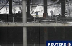 Comienza el juicio contra los acusados por el atentado de la T-4 un bombero inspecciona la terminal en Barajas el 31 de diciembre de 2006.