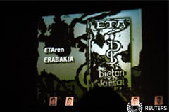 ETA reafirma en un documento su compromiso de abandonar la lucha armada ETA reafirma en un documento su compromiso de abandonar la lucha armada