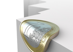 Monera de un euro doblada