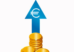 Monedas de euro y flecha ascendente