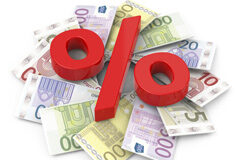 Hacia la compatibilidad de la pensión y el trabajo al 100% Símbolo del tanto por ciento sobre billetes de euros