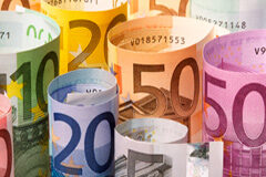 Anulado un estructurado del Popular de más de medio millón de euros Billetes enrollados