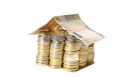 Los cambios de última hora en la LPGE 2018 Una casa hecha con monedas de euro y con tejado de billete