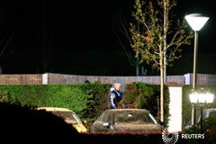 Alemania investiga posibles reivindicaciones del ataque al Dortmund Expertos forenses inspeccionan el lugar de la explosión en Dortmund el 11 de abril de 2017