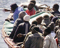 Sobre el brusco giro jurisprudencial en materia de extranjería Una patera con inmigrantes