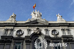 ¿La empresa debe responder de los daños y perjuicios causados a un trabajador por las irregularidades en su contrato de relevo? Fachada del Tribunal Supremo