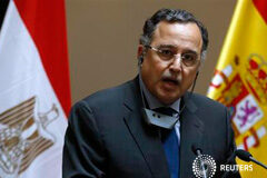 Egipto celebrará elecciones parlamentarias entre febrero y marzo Fahmy habla en conferencia de prensa con su homólogo español José Manuel García-Margallo tras una reunión en Madrid, el 7 de noviembre de 2013