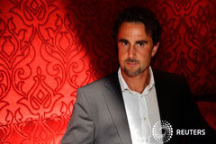 La Audiencia Nacional rechaza de nuevo extraditar a Falciani a Suiza El exempleado del banco HSBC Hervé Falciani, en un restaurante antes de una entrevista con Reuters en París