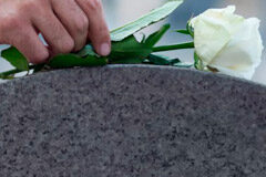 Un juez establece que el permiso laboral por fallecimiento de un familiar comienza al día siguiente Fallecimiento