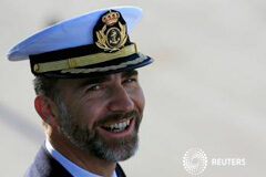 Felipe VI, un soberano discreto para tiempos de austeridad Felipe de Borbón en un acto en la base de Rota el 6 de febrero de 2013