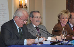 Fernández de la Vega presentó la última obra de Thomson-Reuters Aranzadi sobre contratación pública Fernández de la Vega presentó la última obra de Thomson-Reuters Aranzadi sobre contratación pública