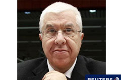 Portugal considera un éxito su subasta de bonos El ministro de Finanzas portugués, Fernando Teixeira dos Santos, durante una reunión del Ecofin en Bruselas el 6 de diciembre de 2010.
