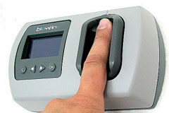 Límites al ejercico de vigilancia y control empresarial: sistema de fichaje por lector de huellas Fichaje mediante huella