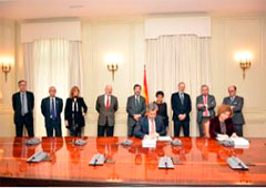 El CGPJ y el Colegio de Registradores firman un convenio que permitirá a los jueces conocer la titularidad real de las sociedades mercantiles