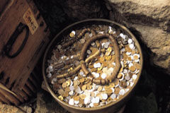 España deberá legislar los fondos de inversión de alto riesgo antes de 2013 monedas dentro de un barril