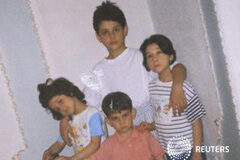 Acusan al sospechoso de Boston de usar armas de destrucción masiva Una foto del sospechoso Dzhokhar (C, abajo) y de su hermano muerto Tamerlan (C, arriba) Tsarnaev, acompañados de sus hermanas, en una foto de archivo facilitada por la familia Suleimanova (tíos de los Tsarnaev), en Makhachkala, Rusia, el 22 de abril de 20