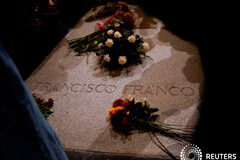 Aprobado un Real Decreto-ley que modifica la Ley de Memoria Histórica para la exhumación de Franco del Valle de Los Caídos Noticias Principales 26 de agosto de 2018 / 12:34 / hace 18 horas La familia Franco recurrirá la exhumación del dictador Redacción de Reuters 3 MIN. DE LECTURA MADRID (Reuters) - La familia del dictador Francisco Franco utilizará todos los recursos jur