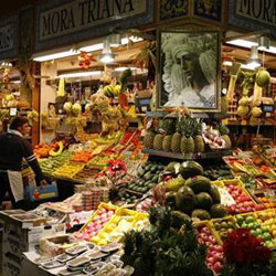 un puesto de fruta en el mercado de Triana, en Sevilla, el 21 de diciembre de 2009. un puesto de fruta en el mercado de Triana, en Sevilla, el 21 de diciembre de 2009.