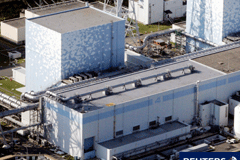 Japón alerta del aumento del riesgo de emisión radiactiva Foto de archivo de la vista aérea de la Tokyo Electric Power Co. 's Fukushima Daiichi central nuclear del reactor N º 4 en Fukushima Pre.