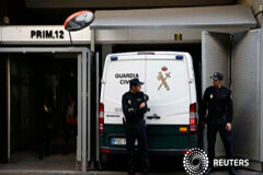 Dimite uno de los alcaldes madrileños implicados en la operación Púnica Agentes de Policía ante la Audiencia Nacional, el 31 de octubre de 2014