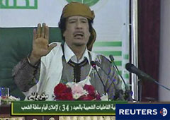 Gadafi habla durante un acto en Trípoli, el 2 de marzo de 2011.