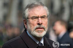 El primer ministro de Irlanda del Norte niega que el arresto de Adams sea político Gerry Adams en una fotografía del 27 de marzo de 2014 en Londres