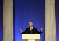 El primer ministro griego Giorgios Papandreu pronuncia un discurso económico en Atenas, el 14 de diciembre de 2009