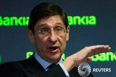 Peritos del Banco de España ven errores en las cuentas reformuladas de Bankia El presidente de Bankia gesticulando durante una rueda de prensa el 3 de febrero de 2014