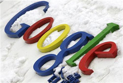 el logo de Google frente a la sede de la compañía en Pekín el 15 de marzo de 2010.