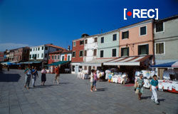 Subo un vídeo inofensivo a Youtube y se arma la marimorena. ¿Hay consecuencias? Una cámara grabando a una calle.