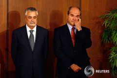 Varios exdirigentes socialistas, condenados a prisión e inhabilitación por los ERE de Andalucía Los ex presidentes de la Junta de Andalucía, José Antonio Grinan (izq.) y Manuel Chaves, en la capital andaluza, Sevilla, el 23 de abril de 2009. Foto tomada el 23 de abril de 2009