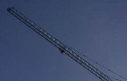 El precio de la vivienda en España cae un 6,2% en 2009 un trabajador en lo alto de un edificio en construcción el 19 de nvoiembre de 2008 en Madrid.