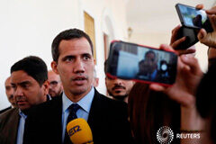 La lucha por el poder se intensifica en Venezuela El líder opositor venezolano y autoproclamado presidente interino Juan Guaidó habla a los medios antes de una sesión de la Asamblea Nacional de Venezuela en Caracas, el 29 de enero de 2019