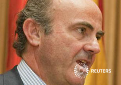 el ministro español de Economía, Luis de Guindos, a su llegada a la comparecencia en el Parlamento, en Madrid
