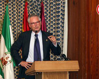 Héctor Díaz-Bastién analiza en el Colegio de Abogados de Málaga la internacionalización de la Abogacía Española Héctor Díaz-Bastién analiza en el Colegio de Abogados de Málaga la internacionalización de la Abogacía Española