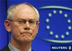 El presidente del Consejo Europeo, Herman Van Rompuy, en una rueda de prensa en la madrugada del 25 de marzo tras el final del primer día del Consejo Europeo que se celebra en Bruselas.