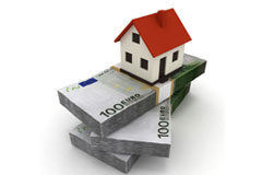 La Audiencia de Las Palmas confirma que la banca es quien debe pagar al notario en las hipotecas Una casita encima de dos fajos de billetes