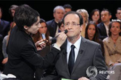 Hollande dice que promoverá el crecimiento sobre la austeridad Hollande se prepara para intervenir en el programa "Des Paroles et des Actes" cerca de París, el 15 de ma