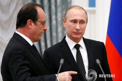 Hollande y Putin acuerdan trabajar juntos para combatir a Estado Islámico en Siria El presidente ruso Vladimir Putin (dcha) y su homólogo francés Francois Hollande tras una conferencia en el Kremlin en Moscú, Rusia, 26 de noviembre de 2015