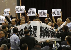 La policía de Hong Kong dispersa a manifestantes prodemocracia