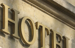Los precios hoteleros bajan un 6% interanual en enero Fachada de un Hotel.