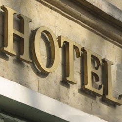 Fachada de un Hotel.