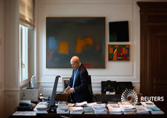 El ministro José Ignacio Wert en su despacho durante una entrevista con Reuters el 9 de abril de 2013