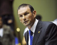 Ibarretxe apuesta por «ver los argumentos» contra la consulta antes de apuntar la respuesta Ibarretxe apuesta por "ver los argumentos" contra la consulta antes de apuntar la respuesta