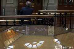 El Ibex cae más de un 2% por el temor a un impuesto sobre bonos en Grecia El Ibex cae más de un 2% por el temor a un impuesto sobre bonos en Grecia