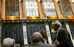 El Ibex-35 se resiste a bajar, las energéticas suben por crudo El Ibex-35 se resiste a bajar, las energéticas suben por crudo