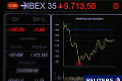 El Ibex-35 cotiza plano a media sesión Un gráfico del ibex-35.